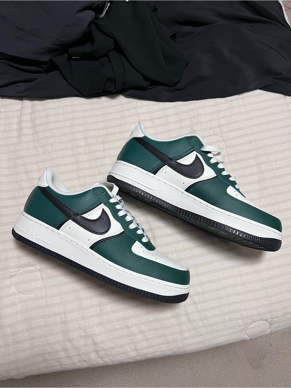 Nike Air Force 1 Sneakers in Green, White & Black *BRAND NEW*